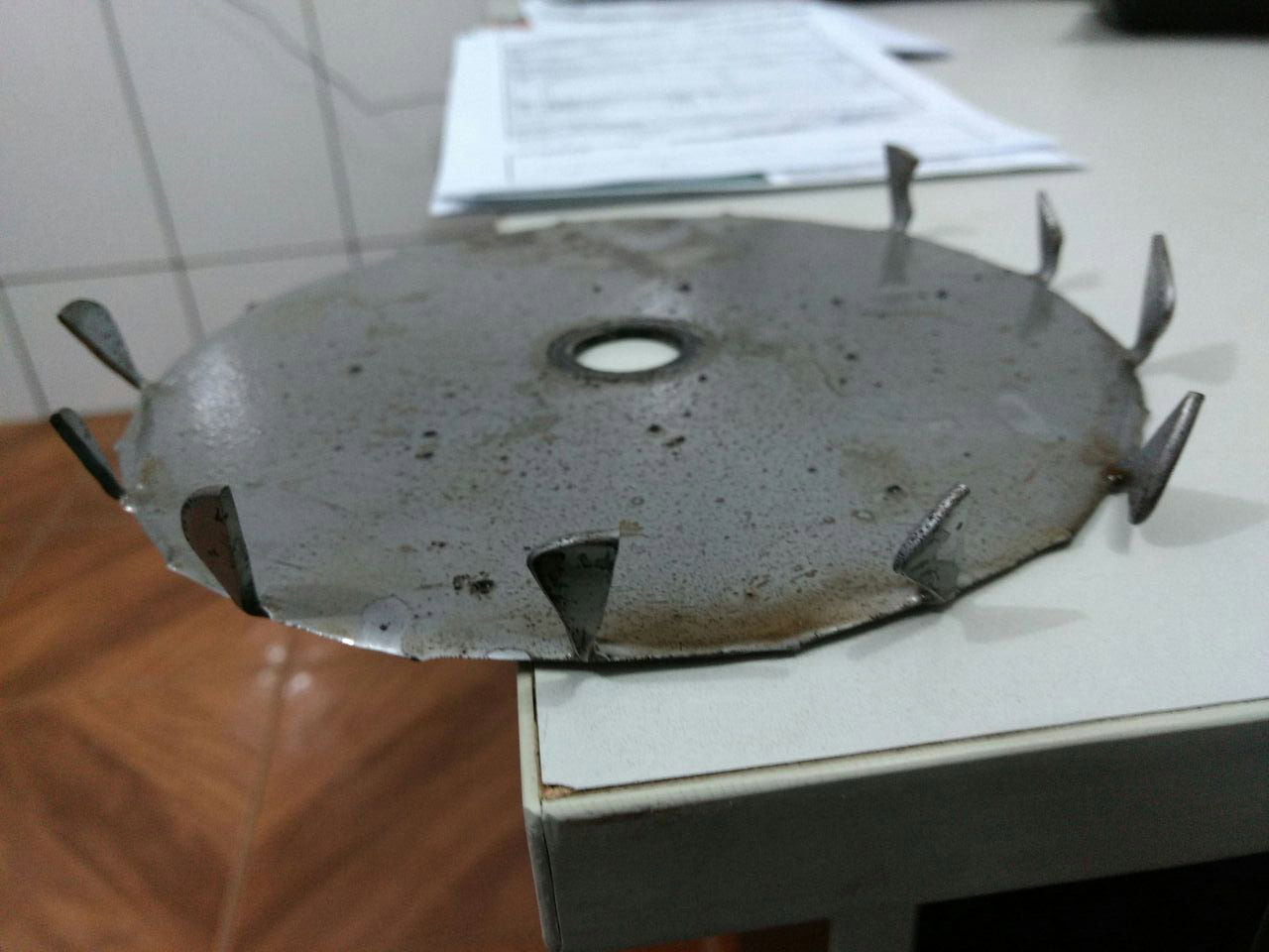 Disco Caules para fabricação de tintas com dentes errados Disco Caules com dentes errados