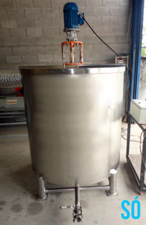 tanque-de-polipropileno-com-misturador