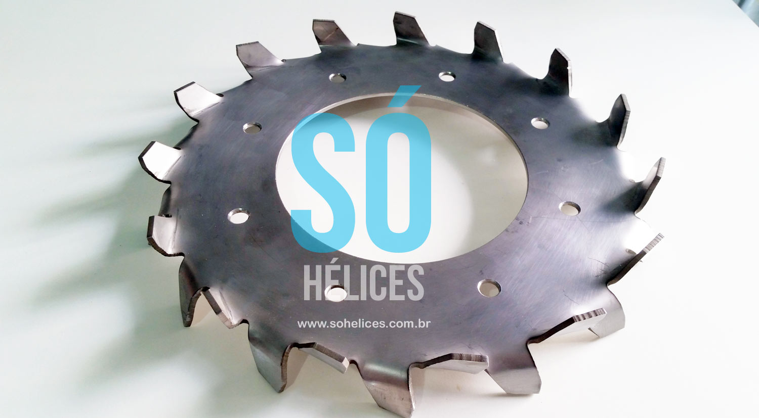 Hélice agitadora do tipo cowles com furação especial. 