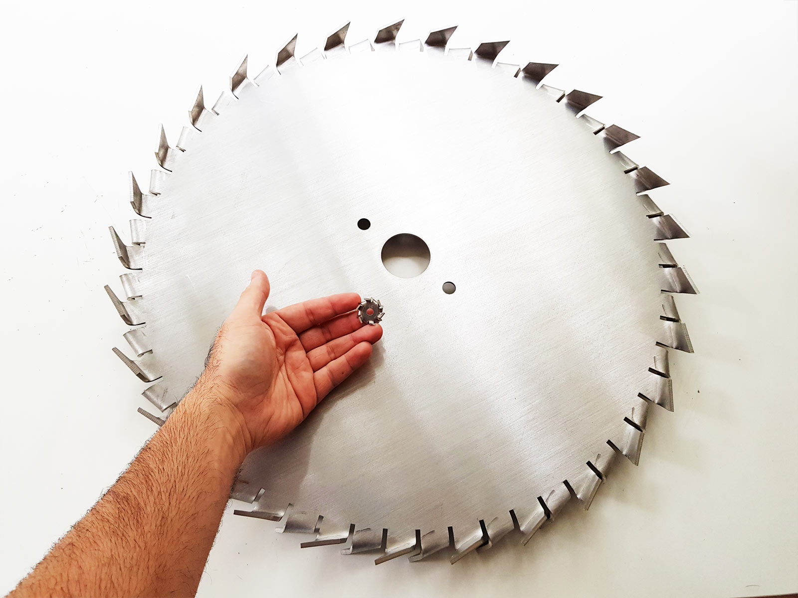 Disco dispersor com 770mm em inox 316L para fabricação de tintas. Fabricamos o maior disco dispersor do Brasil
