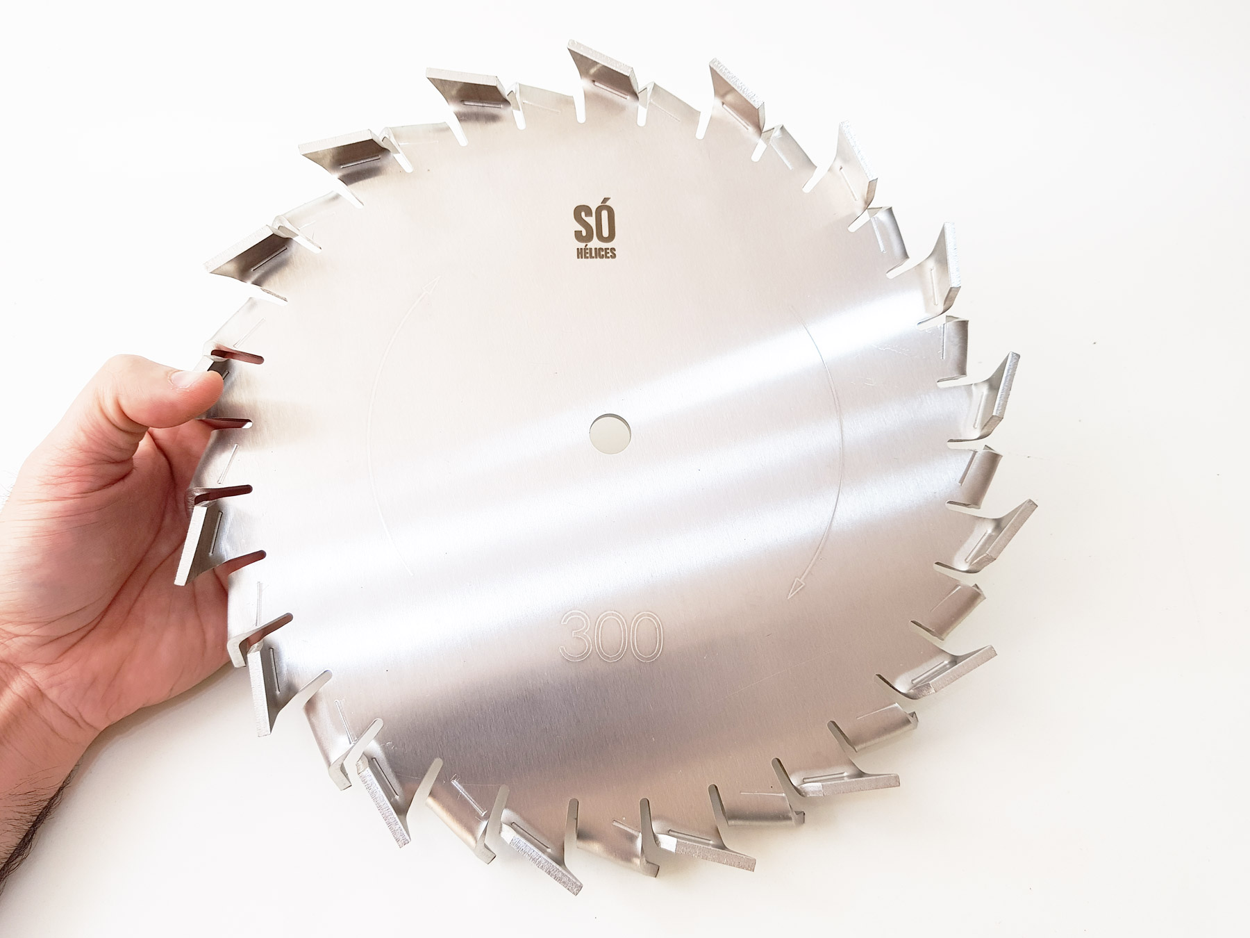 Disco para dispersar com tecnologia híbrida para cisalhamento Disco dispersor com tecnologia híbrida para misturar