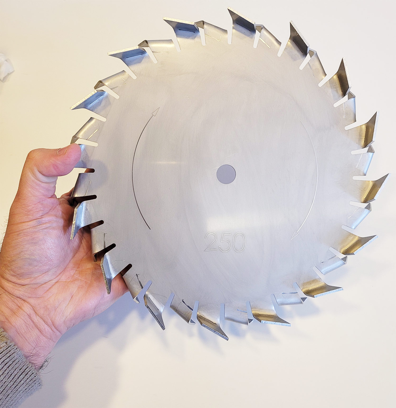 Dispersor Cowles com 250mm, para tanques de 1.000 litros Disco Cowles com 250mm e 2mm